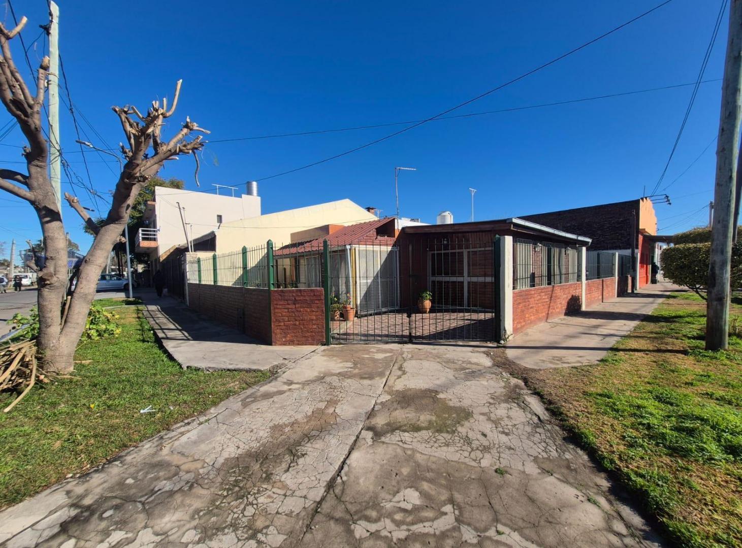 Foto de Venta Casa 4 amb con cochera en Barrio Alberdi, José C Paz, imagen 1