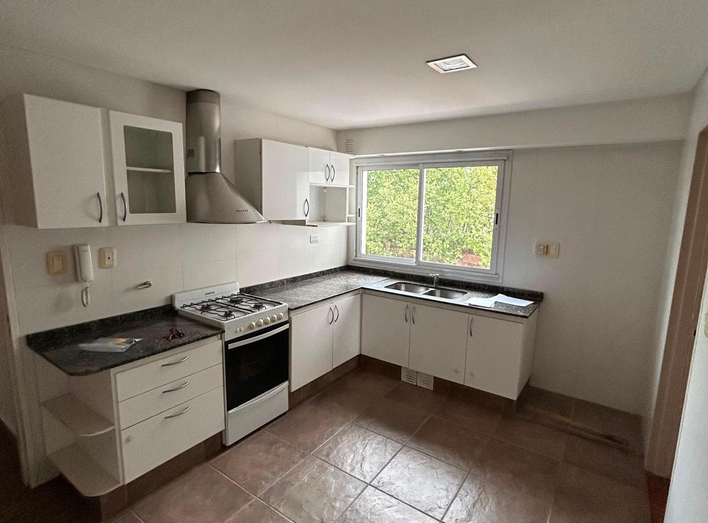 Foto de VENTA: SEMIPISO CLÁSICO DE CATEGORÍA CON DEPENDENCIA – APTO CRÉDITO, imagen 2