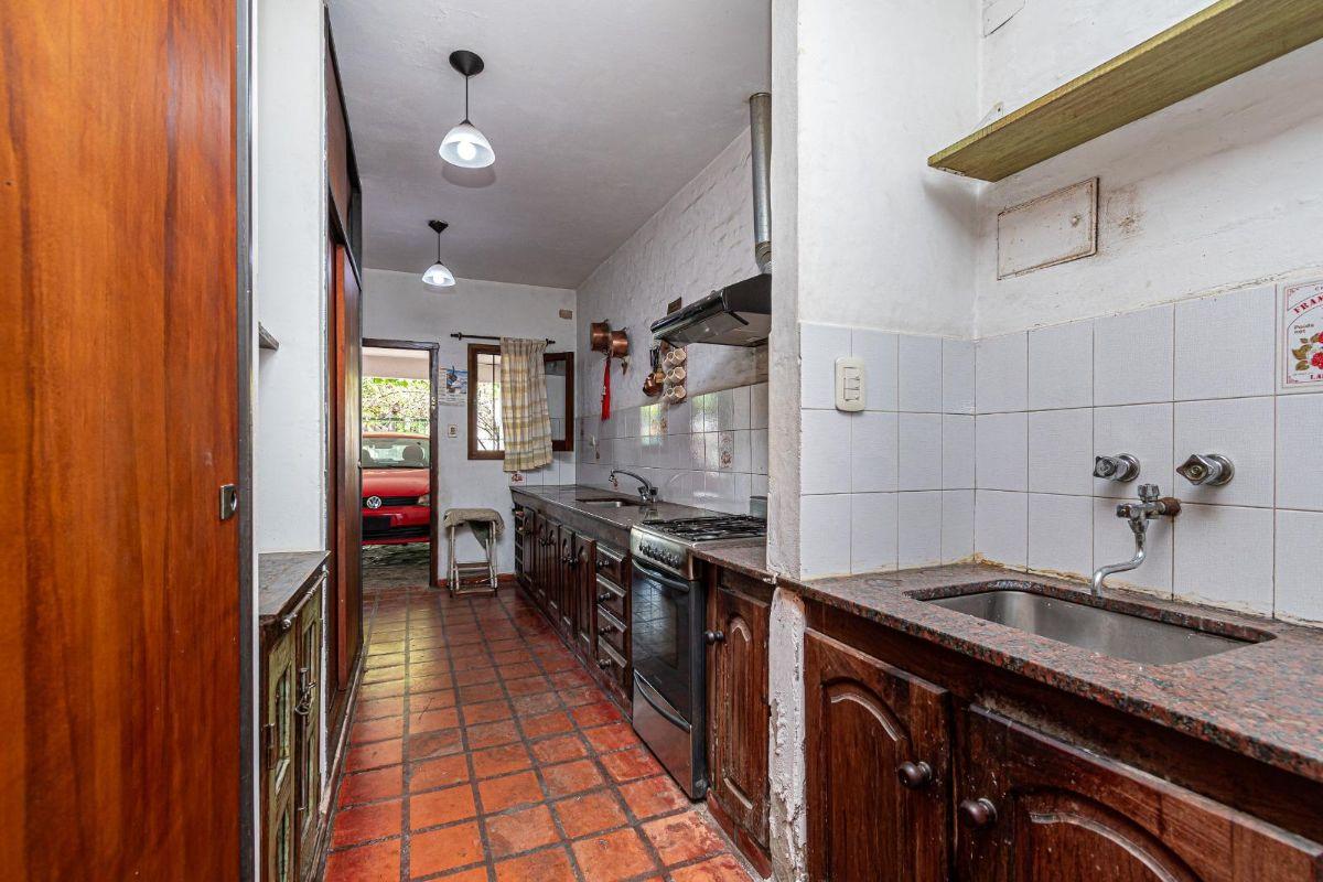 Foto de Venta Casa 5 ambientes jardín y pileta en Hurlingham, imagen 2