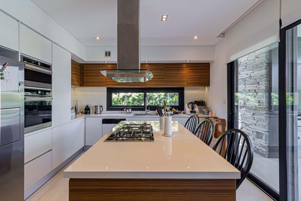 Casa en venta en barrio privado El Rebenque jardin parrilla pielta