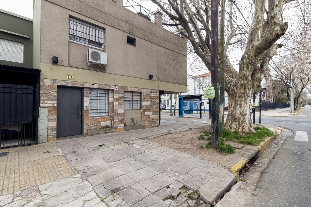 Foto de Casa 3 dormitorios en venta en Lomas de Zamora- con local comercial, imagen 3