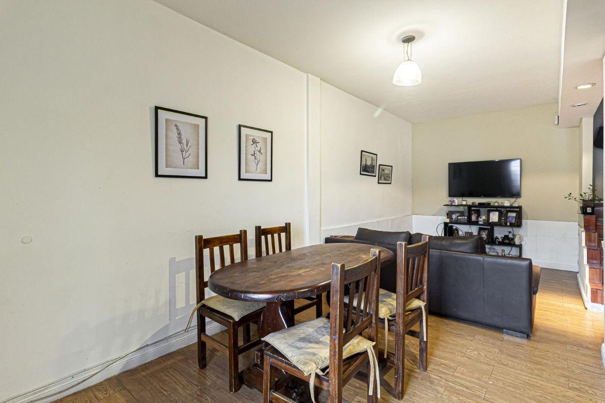 Foto de Casa 3 dormitorios en venta en Lomas de Zamora- con local comercial, imagen 5