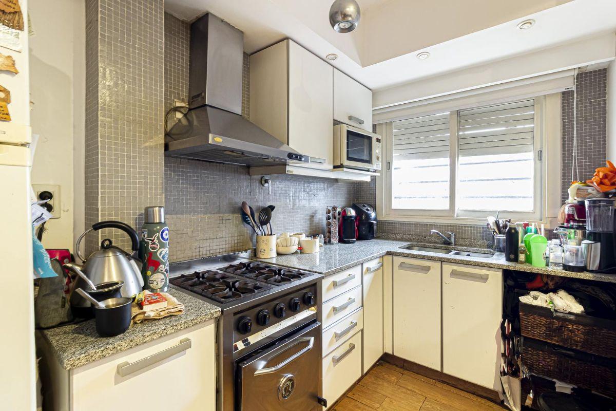 Casa 3 dormitorios en venta en Lomas de Zamora- con local comercial