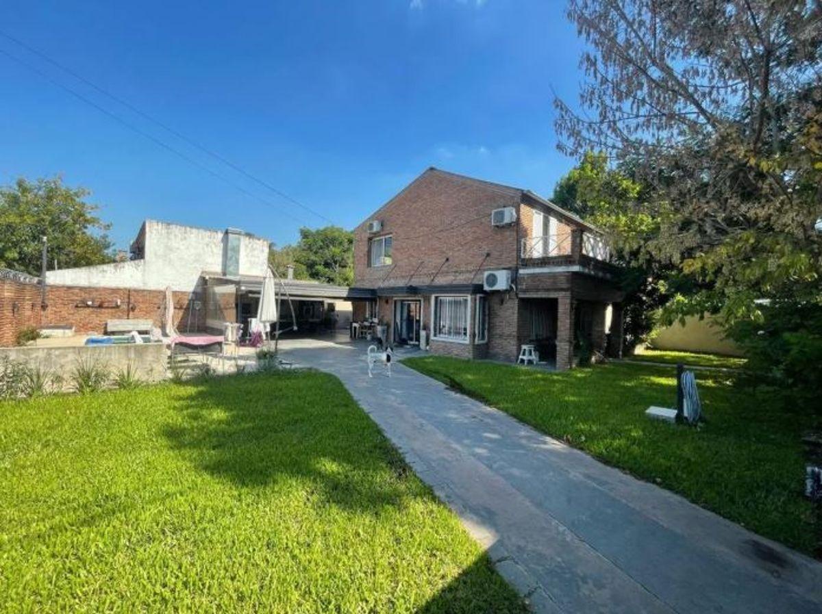 Foto de CASA DE 6 AMBIENTES REFACCIONADA CON PILETA EN MONTE GRANDE, imagen 4