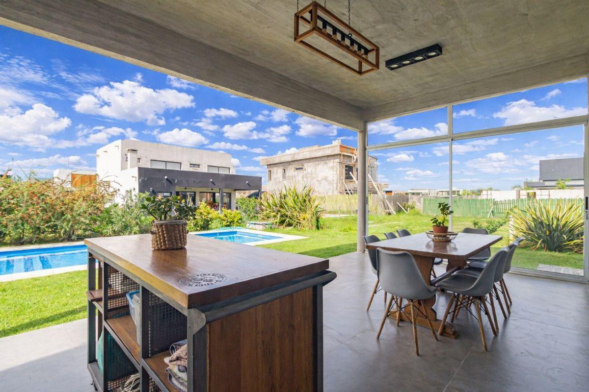 Foto de Casa de 700 m² con 3 dormitorios en venta en Lagos de Canning, imagen 1
