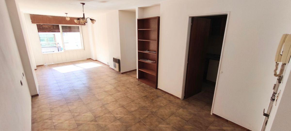Foto de Venta - Departamento 3 Dormitorios con cochera - 9 de julio y Cañada, imagen 1