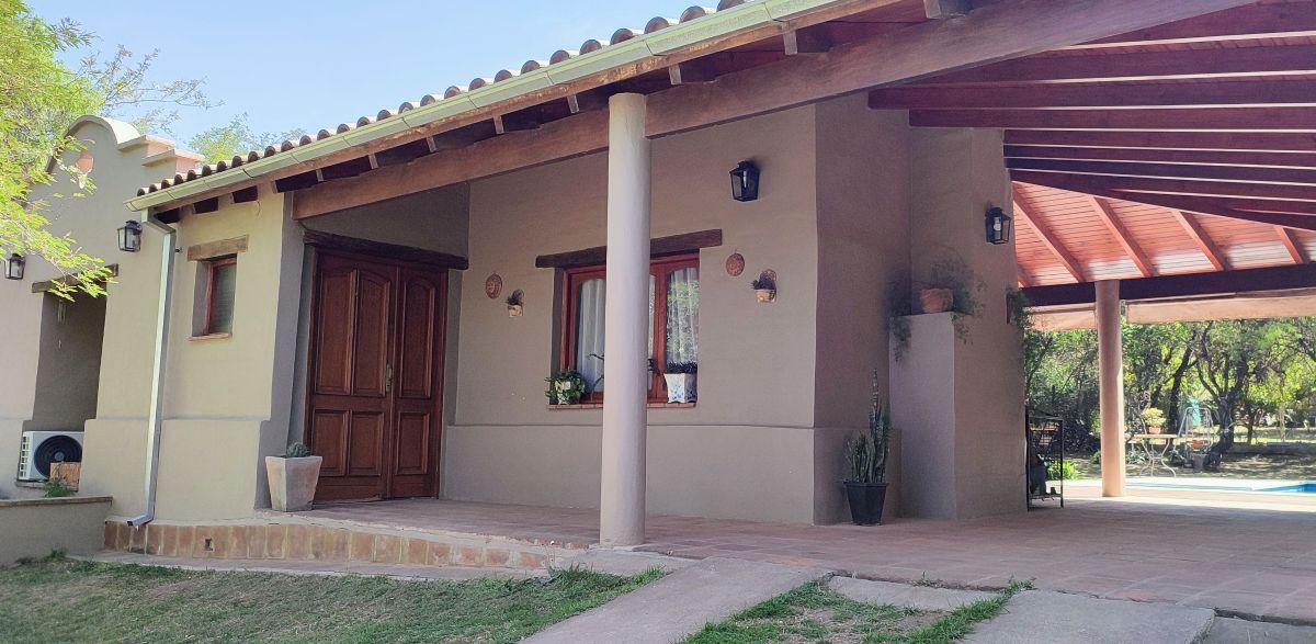 Foto de Casa en Venta en Barrio Privado Cuatro Hojas - Tranquilidad en un, imagen 3