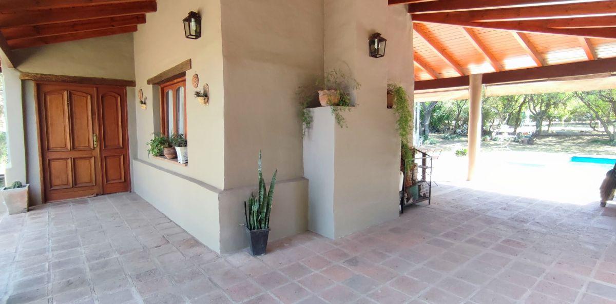 Foto de Casa en Venta en Barrio Privado Cuatro Hojas - Tranquilidad en un, imagen 1
