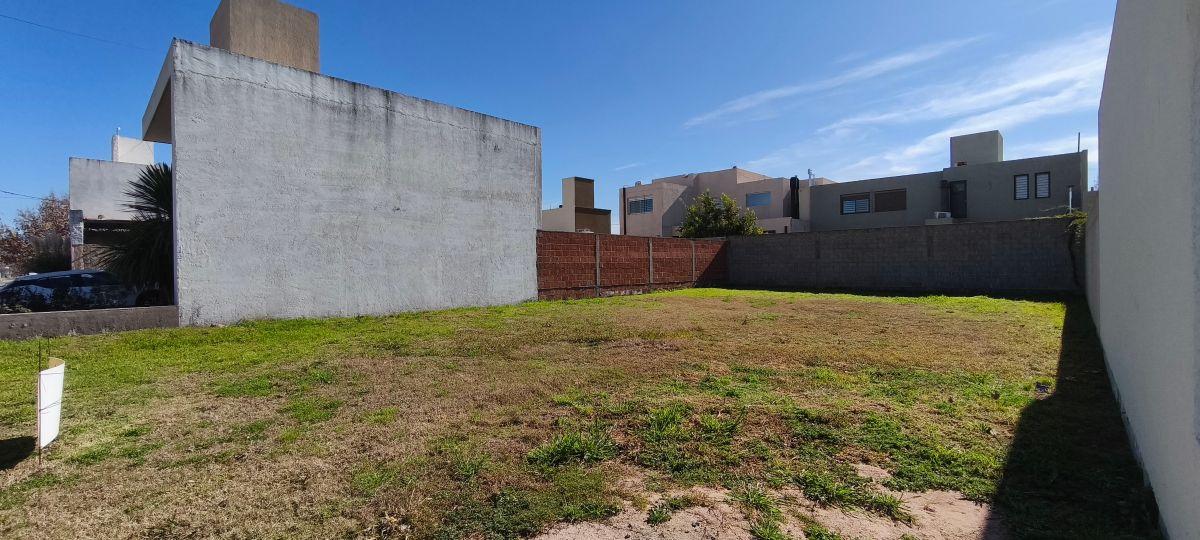 Foto de Lote en Venta de 360 m2 - Barrio con seguridad Comarca de Allende, imagen 2