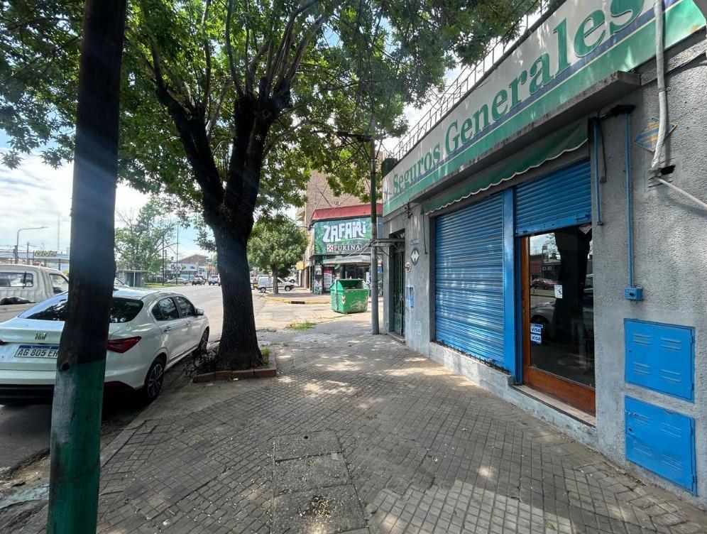 Foto de Casa 3 dormitorios con local al frente en Eva Perón al 5500, imagen 1