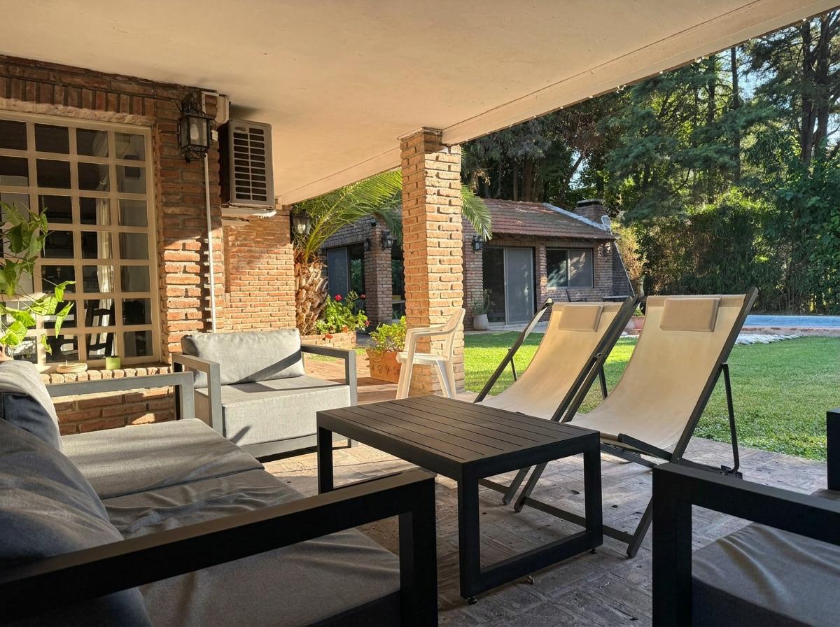 Foto de Casa quinta de ensueño con pileta y parque arbolado en Country Club San, imagen 3