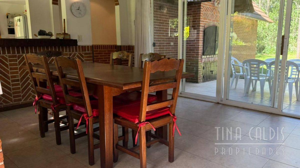 Foto de Casa en Cariló con 2 dormitorios y amplio parque, imagen 2