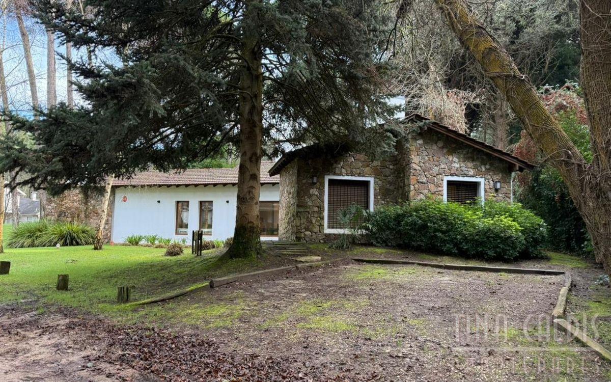 Foto de CASA EN VENTA EN CARILÓ – NATURALEZA, TRANQUILIDAD Y UNA EXCELENTE, imagen 2