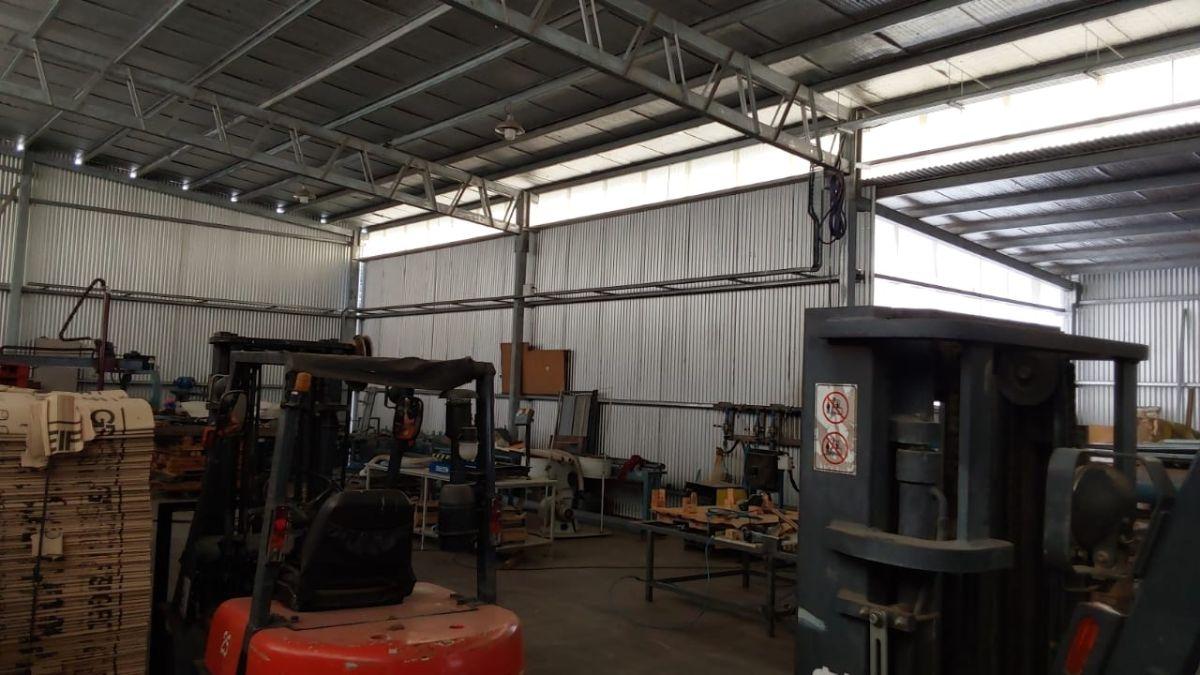 Foto de Chalet con galpón industrial, imagen 1
