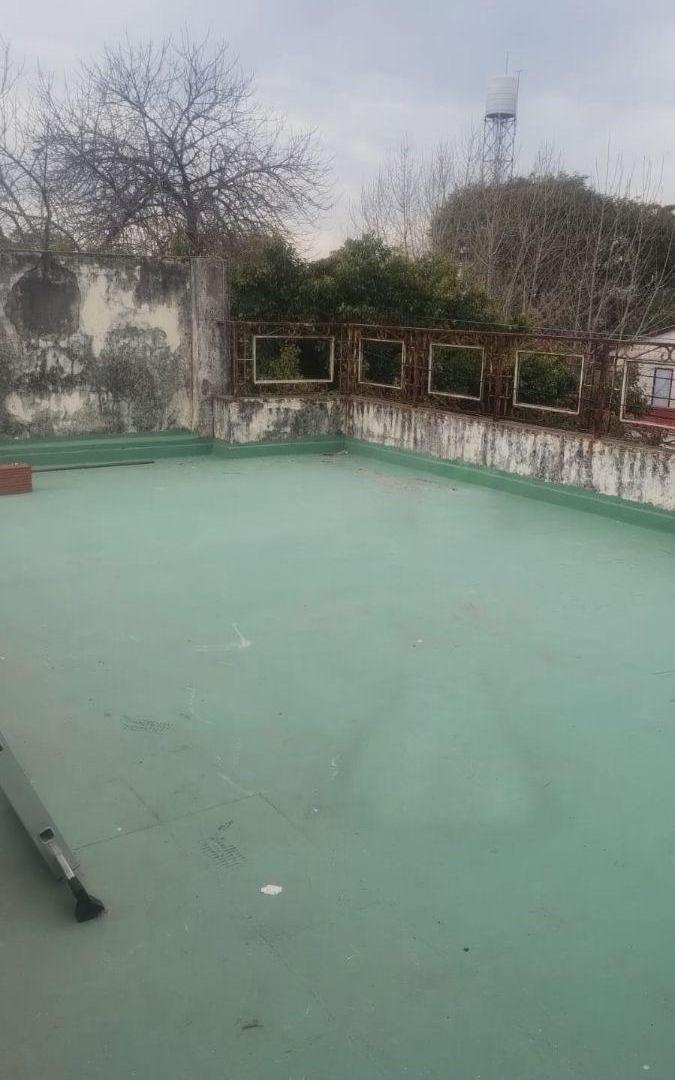 Foto de Casa con 3 dormitorios y cochera en alquiler en Villa Lugano, imagen 1