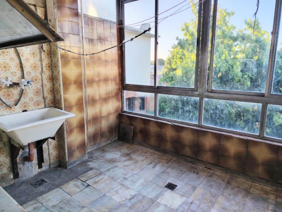 Foto de Casa con 3 dormitorios y cochera en alquiler en Villa Lugano, imagen 3