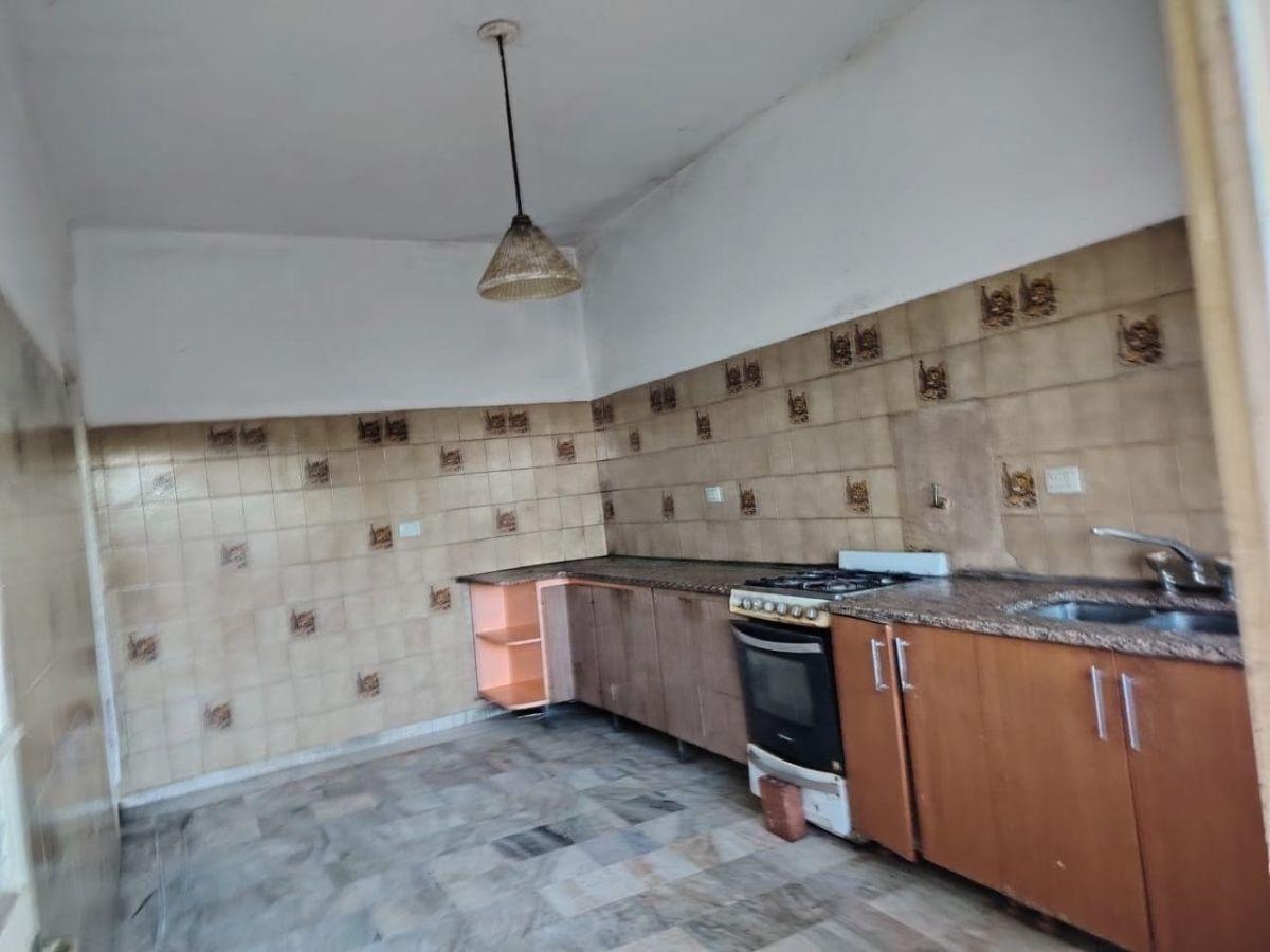 Foto de Casa con 3 dormitorios y cochera en alquiler en Villa Lugano, imagen 2