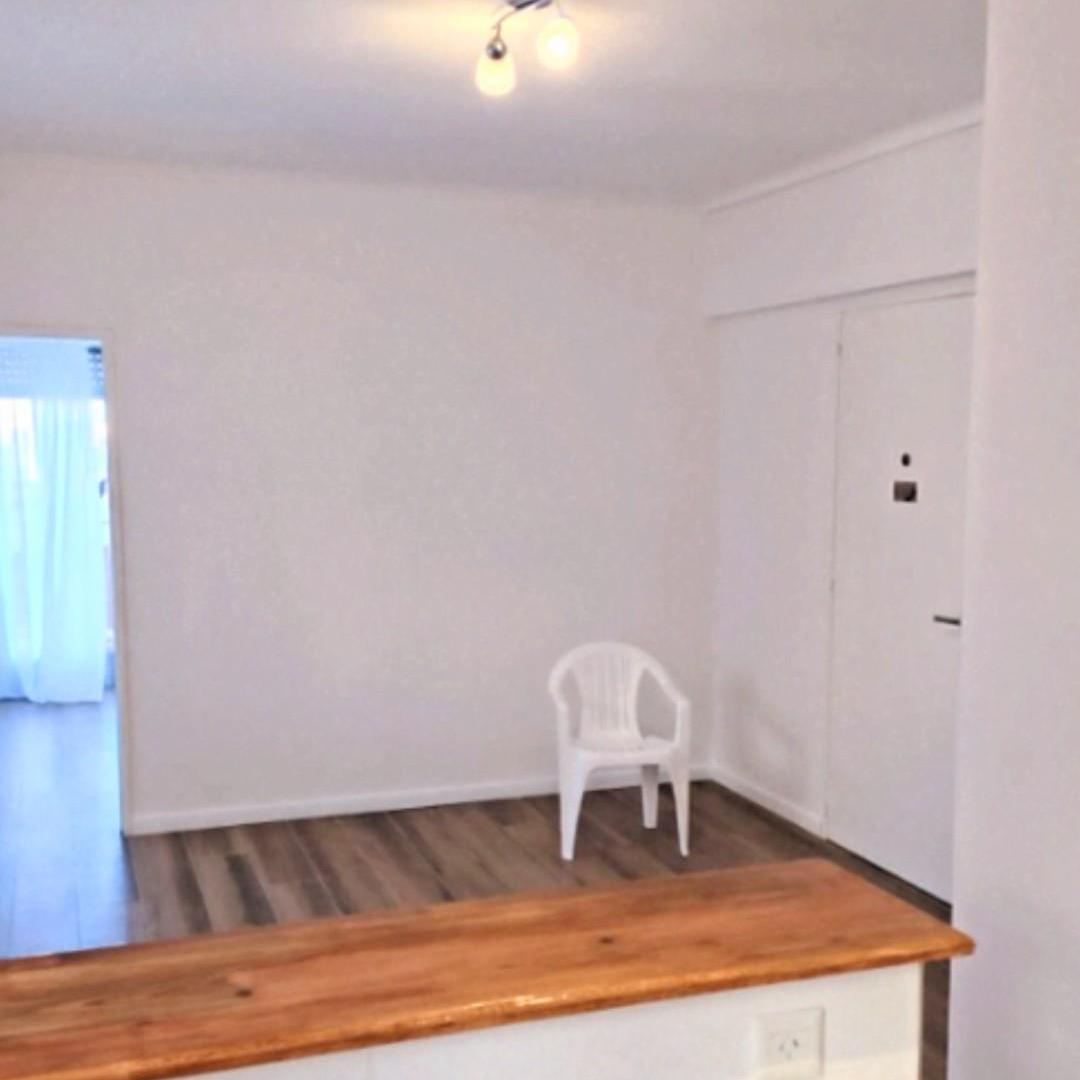 Foto de Departamento 2 ambientes al frente, piso 11, con balcón y cochera, imagen 2