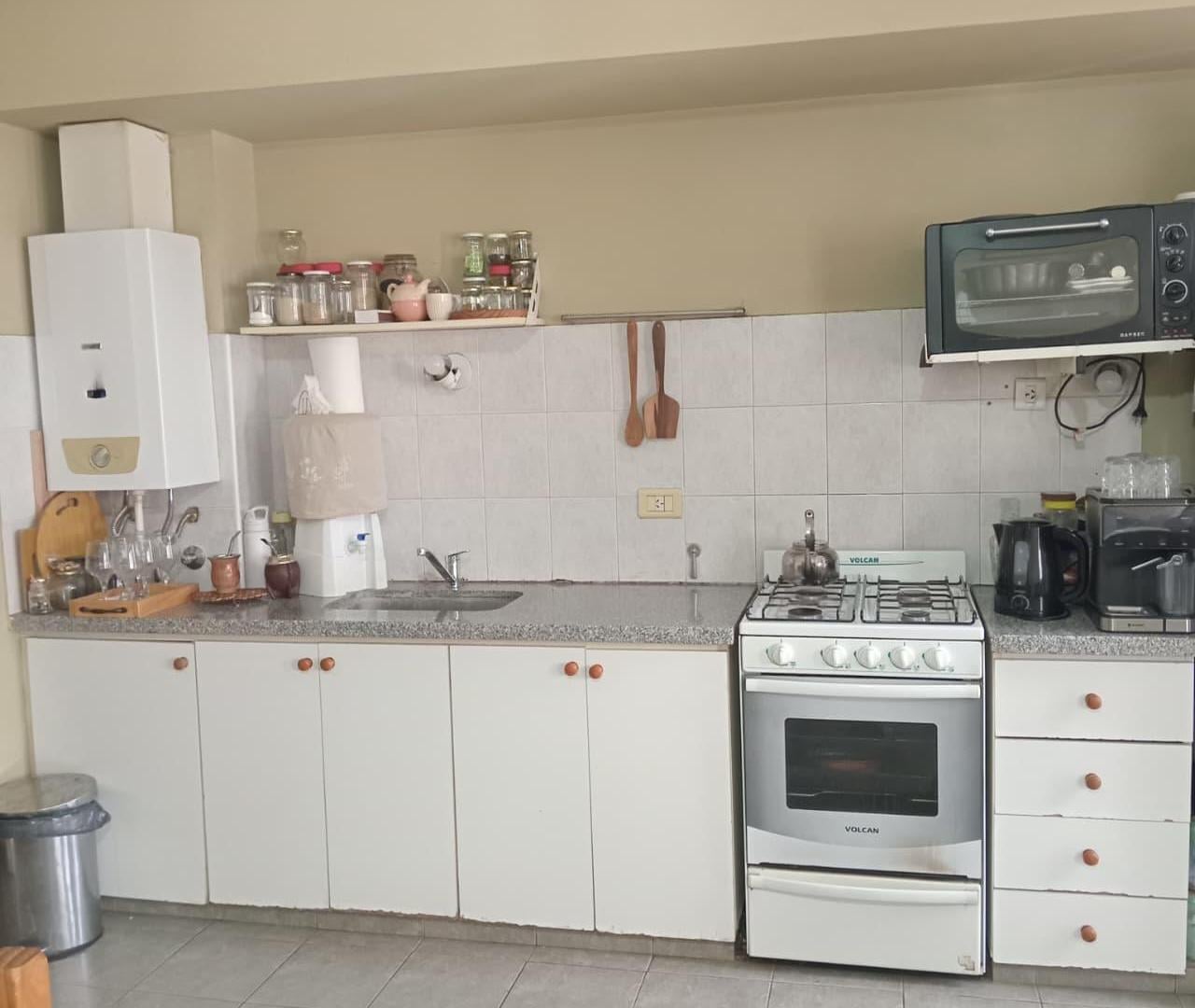 Foto de Departamento 1 Dormitorio al Frente + Cochera - Alvarado 171 - Luminoso, imagen 2