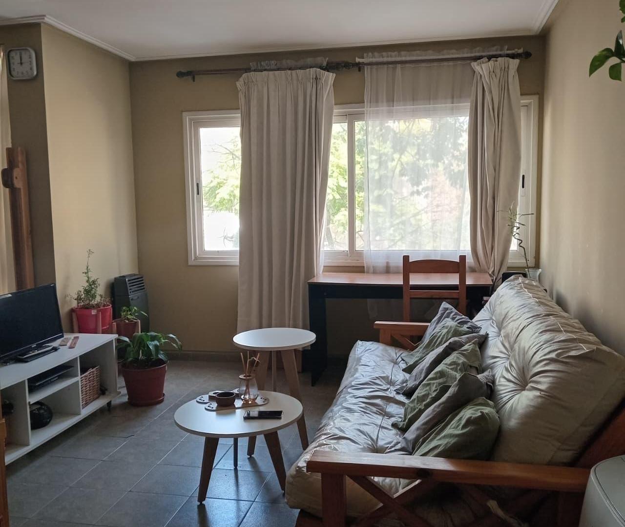 Foto de Departamento 1 Dormitorio al Frente + Cochera - Alvarado 171 - Luminoso, imagen 1