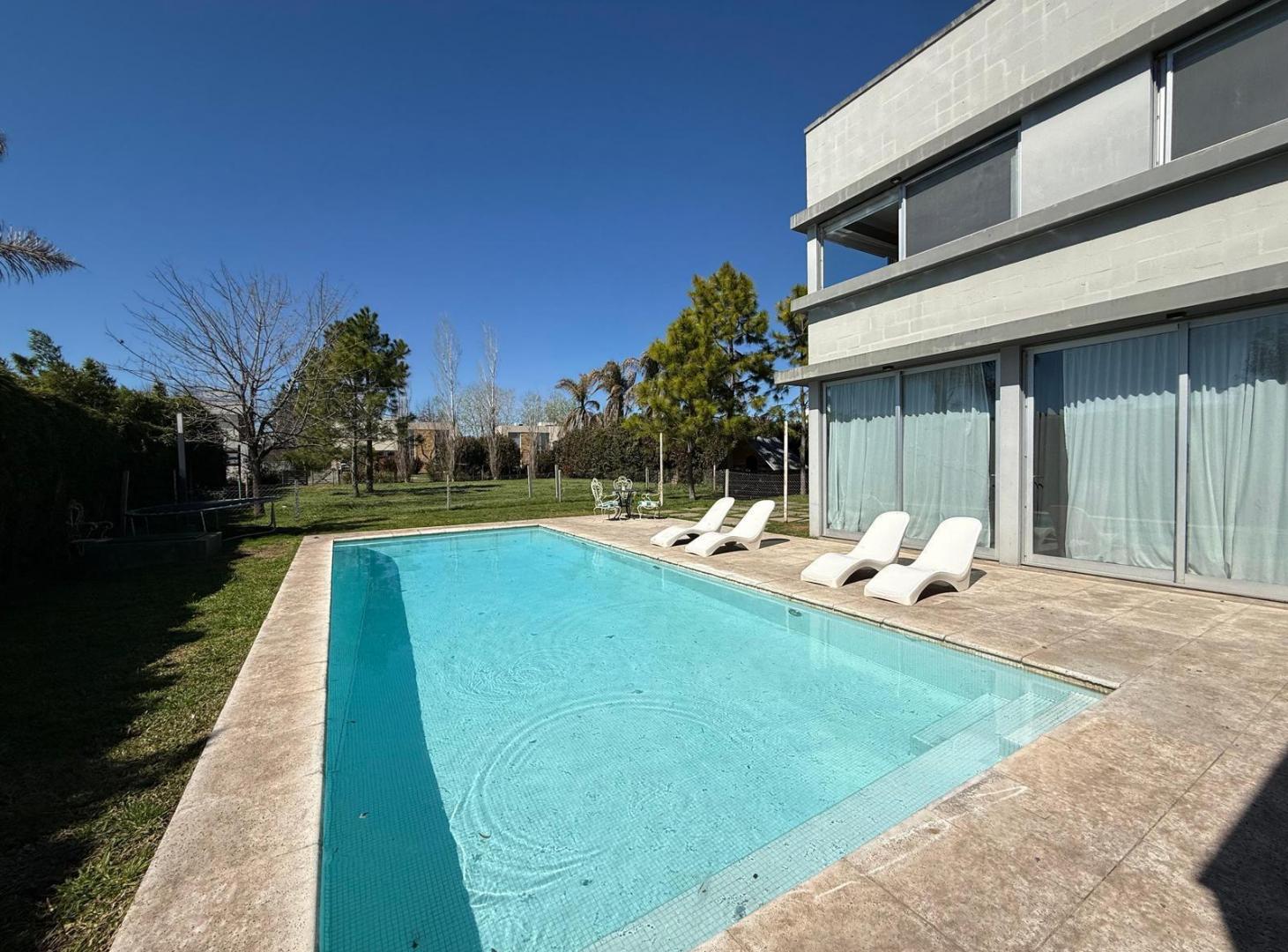 Foto de Casa de Categoría en Club de Campo Las Cañuelas con Piscina, imagen 1