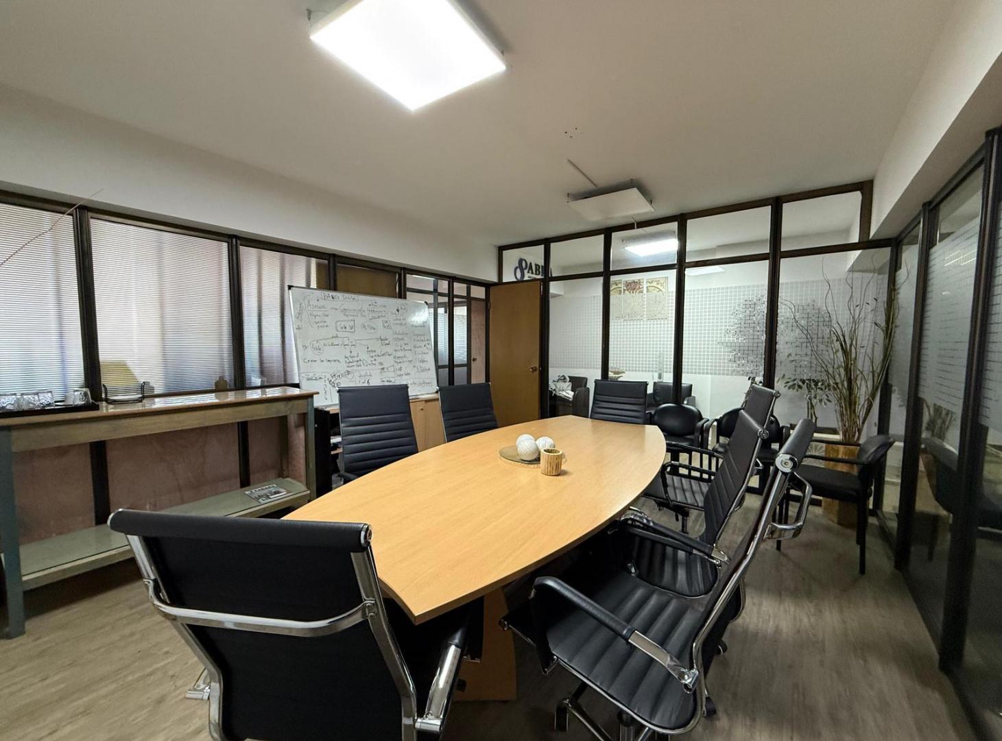 Foto de Oficina comercial en venta y/o alquiler - 200 m2 - Ubicación estratégica, imagen 3