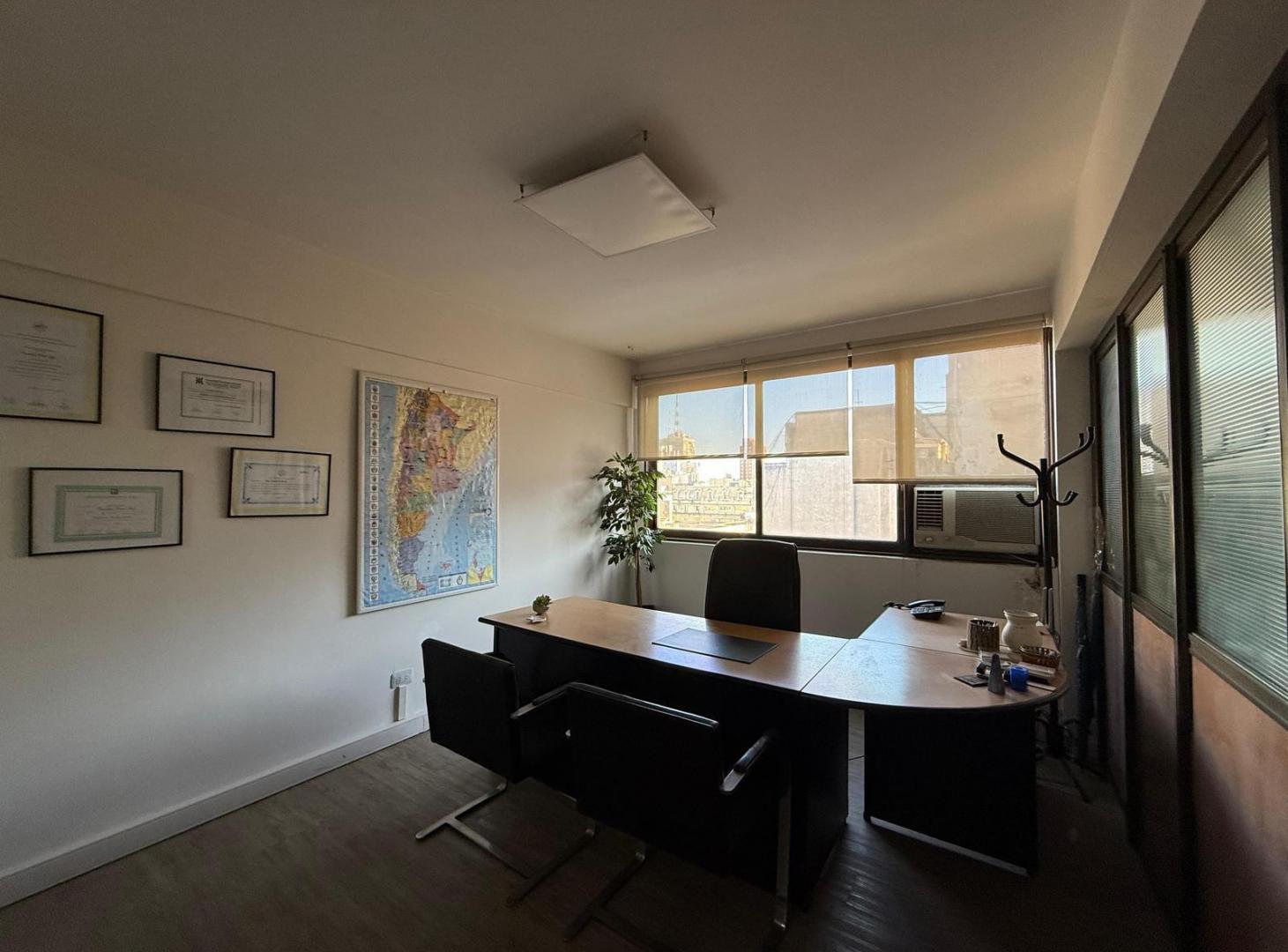 Foto de Oficina comercial en venta y/o alquiler - 200 m2 - Ubicación estratégica, imagen 2