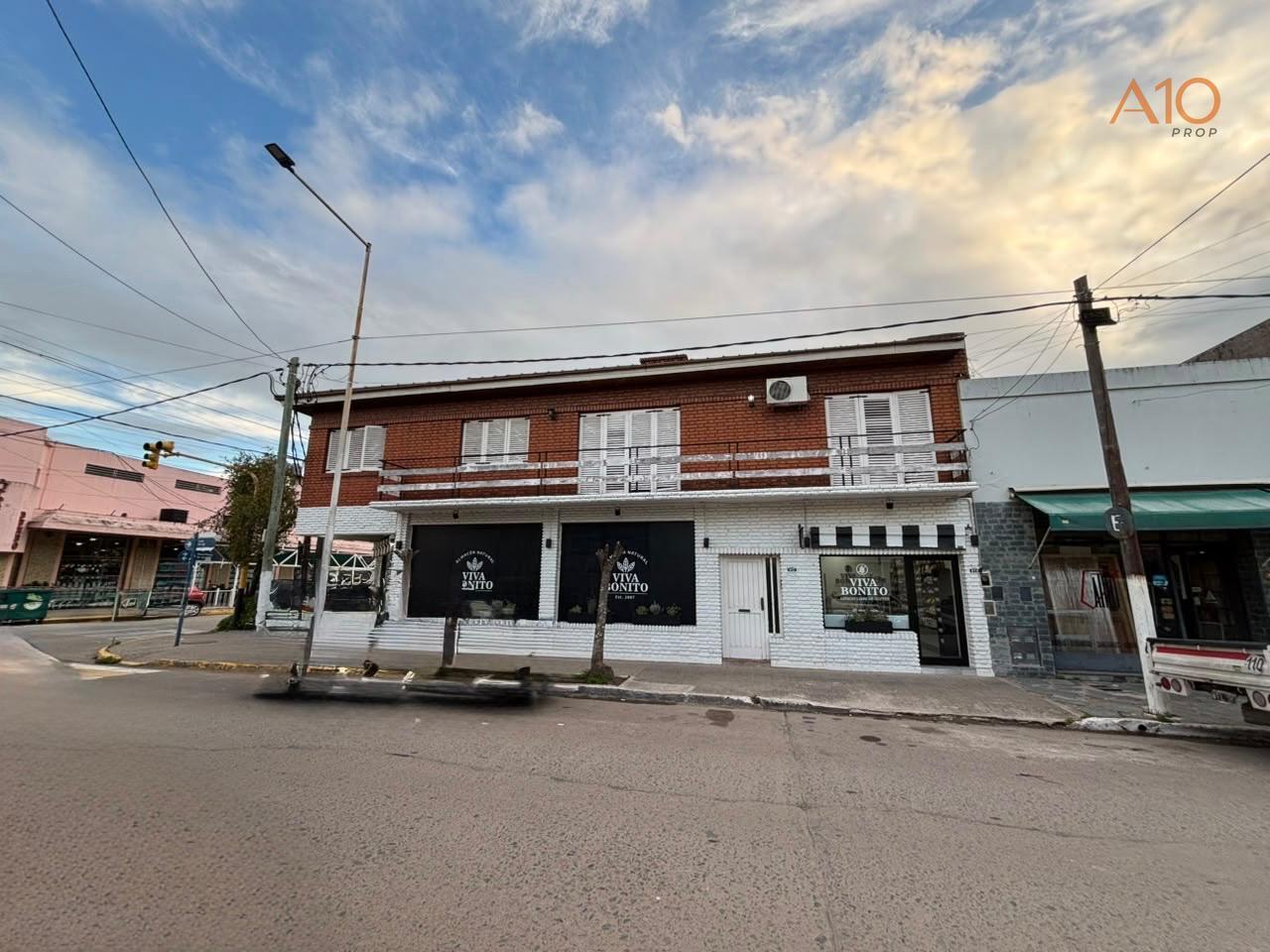 Foto de PROPIEDAD EN ESQUINA CON 2 LOCALES Y VIVIENDA DE 4 AMB EN PLENO CENTRO, imagen 4