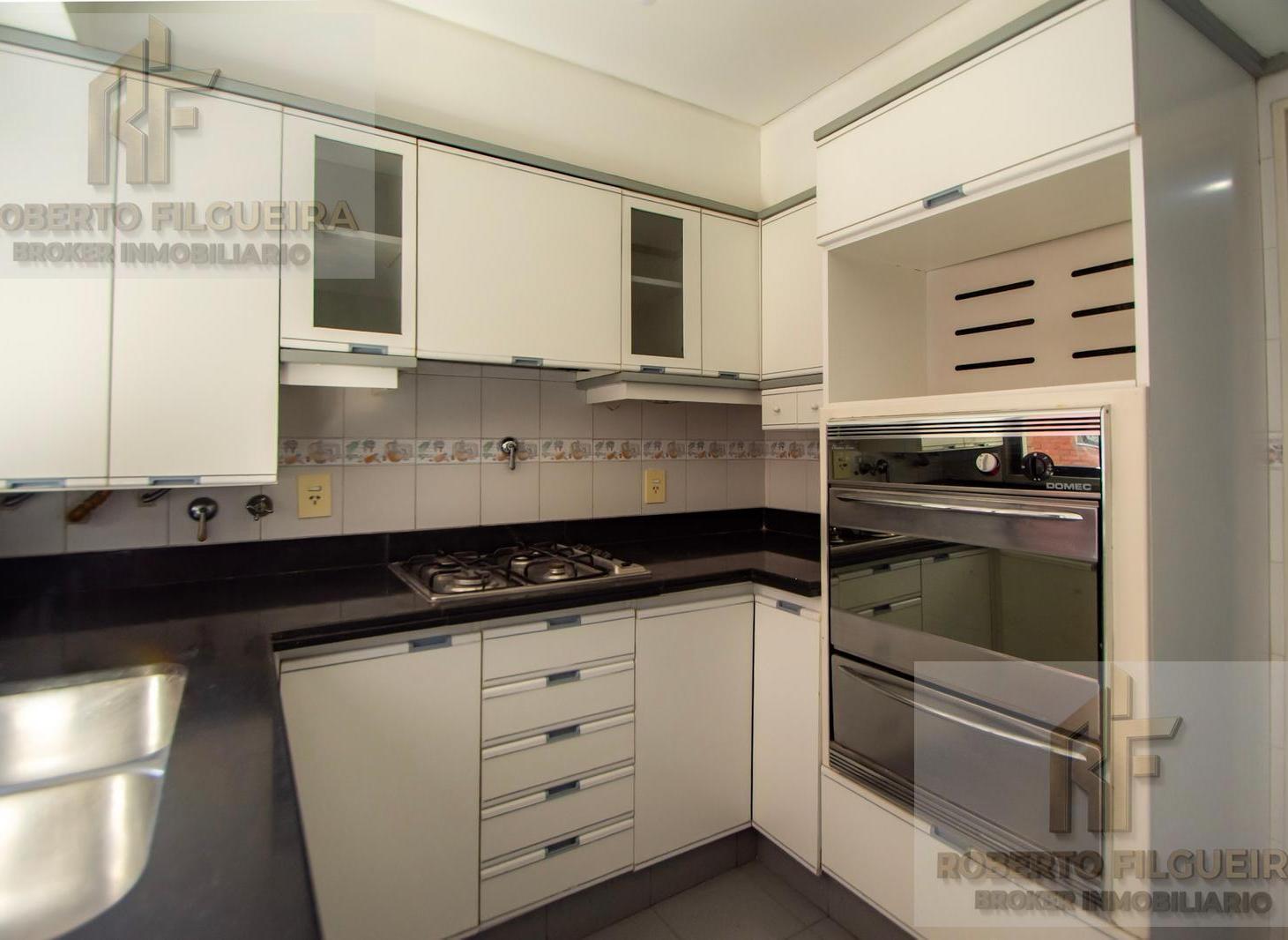 Foto de Alquiler Departamento 4 ambientes con dependencia, balcon y cochera, imagen 4