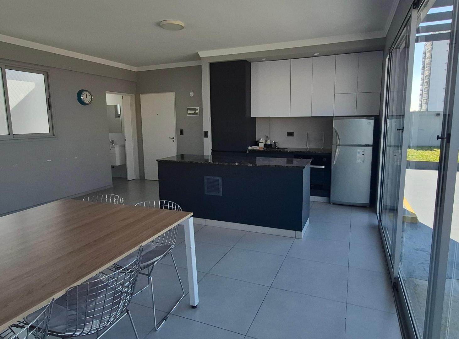 Foto de Alquiler Departamento Dos Ambientes con Patio, imagen 3