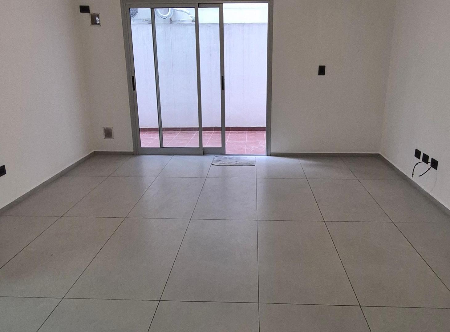Foto de Alquiler Departamento Dos Ambientes con Patio, imagen 2