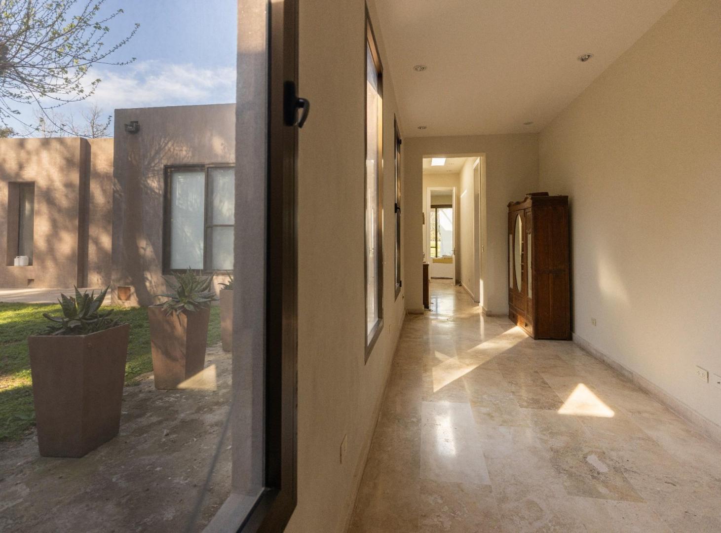 Foto de Casa de categoria sobre 1 hectarea con pileta., imagen 4