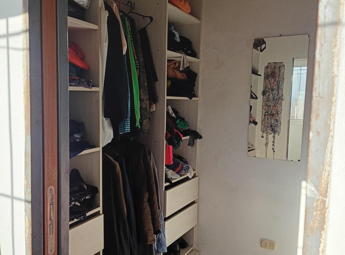 Foto de Oportunidad vivienda grande,con patio y local en zona comercial., imagen 2