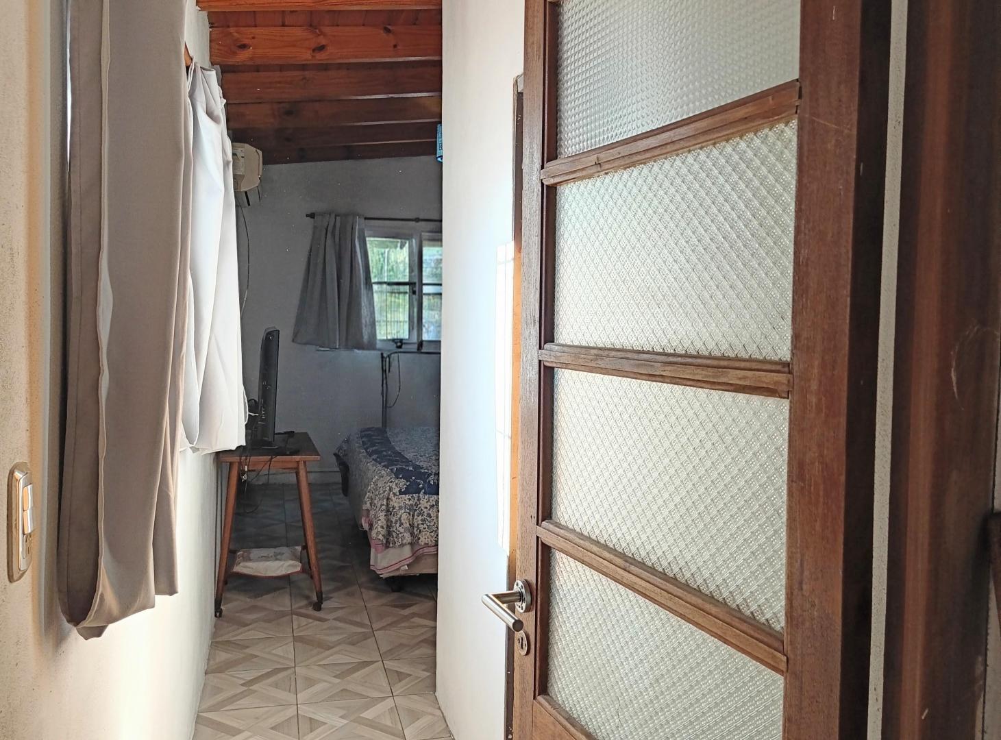 Foto de Oportunidad vivienda grande,con patio y local en zona comercial., imagen 3