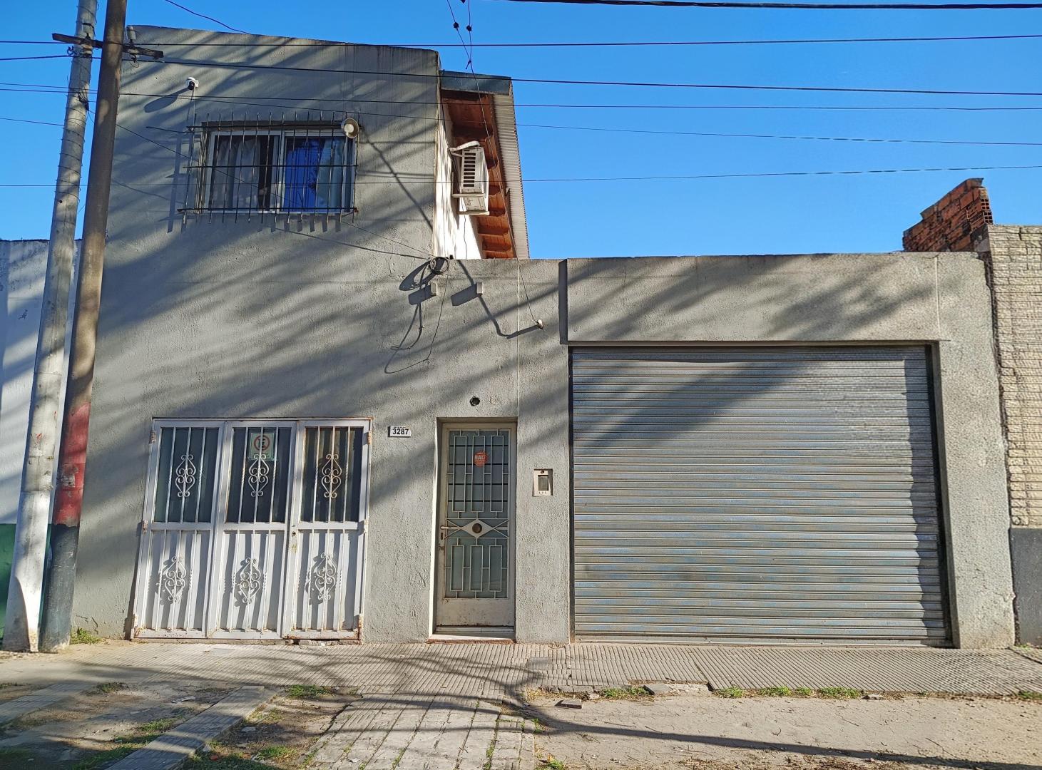 Foto de Oportunidad vivienda grande,con patio y local en zona comercial., imagen 1