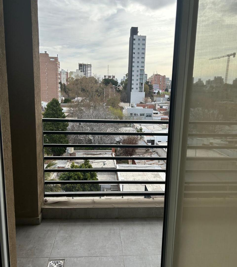 Foto de Departamento 1 dormitorio con balcón y cochera zona centro, imagen 1