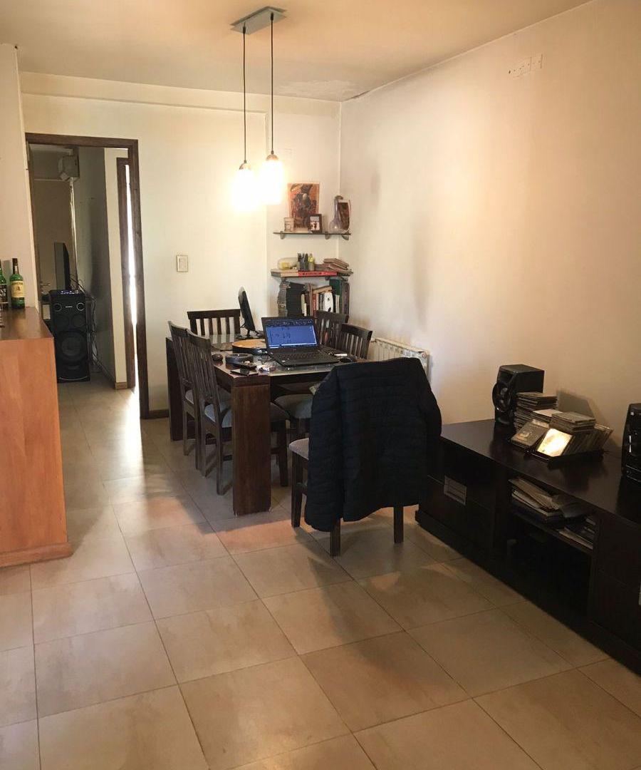 Foto de Venta Departamento 1 dormitorio en Sexta Sección con ascensor y cochera, imagen 2