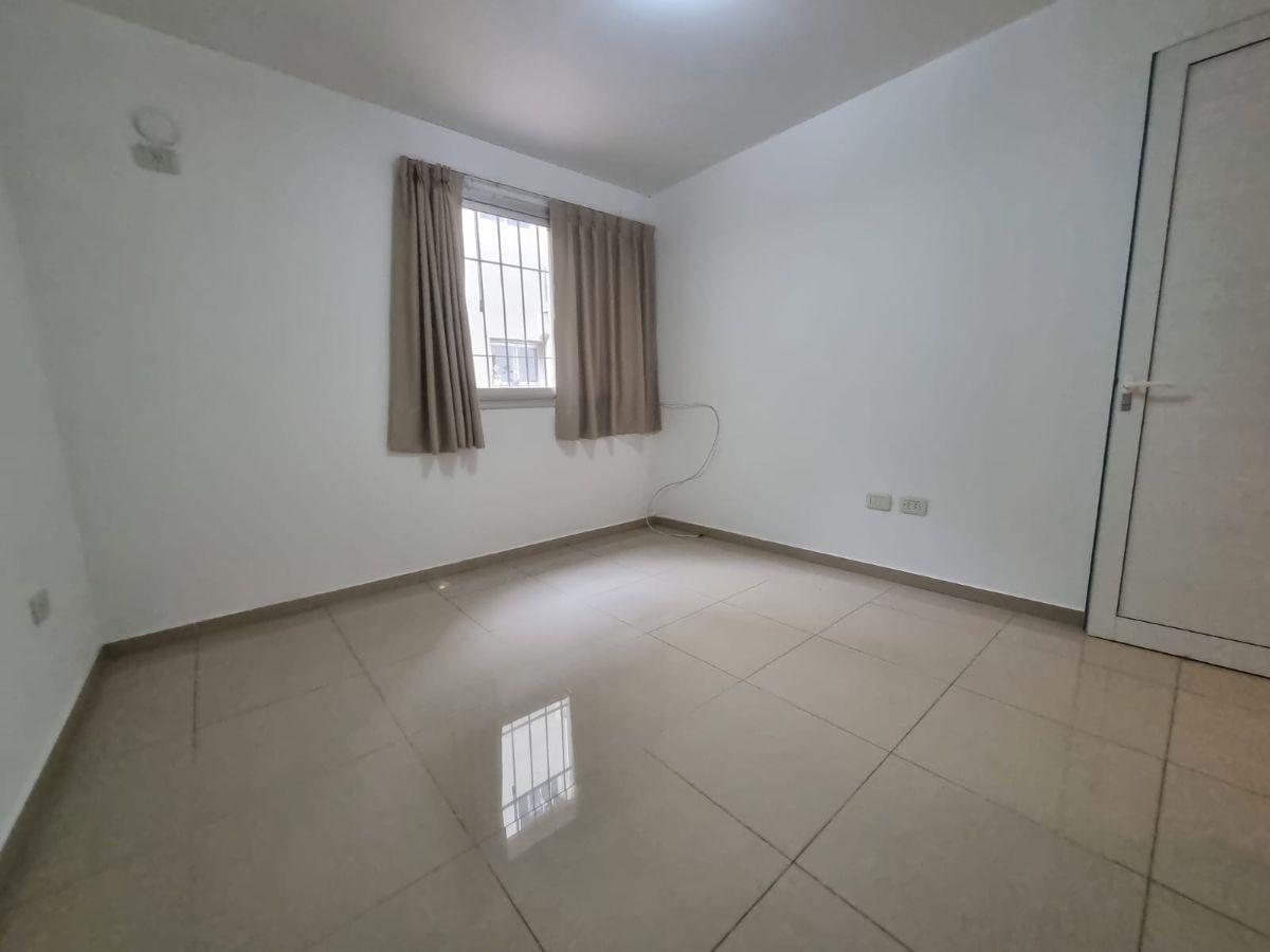 Foto de VENTA DEPATAMENTO GODY CRUZ PLANTA BAJA 1 DORM PATIO Y COCHERA, imagen 4