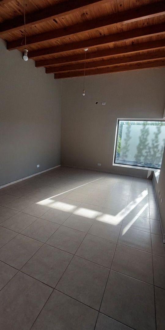 Foto de A una cuadra de Azcuenaga y Gutierrez, próximo al Club de Campo y Club, imagen 2
