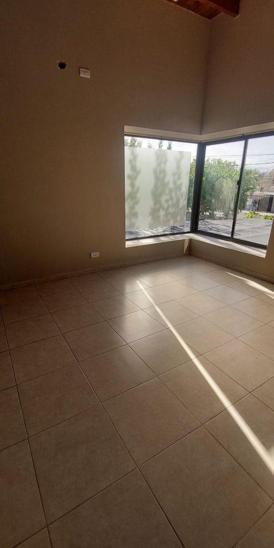 Foto de A una cuadra de Azcuenaga y Gutierrez, próximo al Club de Campo y Club, imagen 1