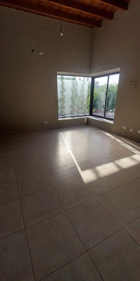 Foto de A una cuadra de Azcuenaga y Gutierrez, próximo al Club de Campo y Club, imagen 3