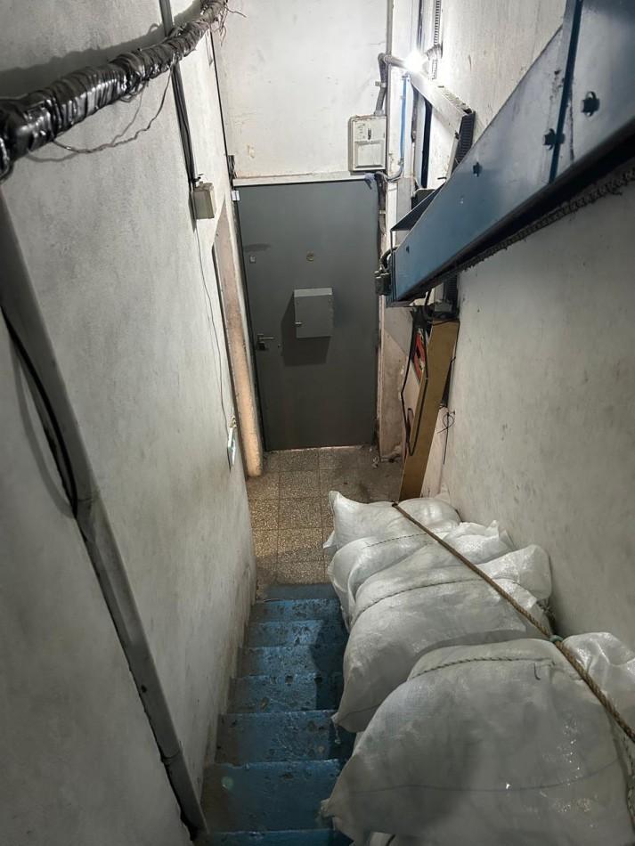 Foto de Venta Local comercial c/ Deposito - Av. Mitre 1900 - Florida Oeste, imagen 2