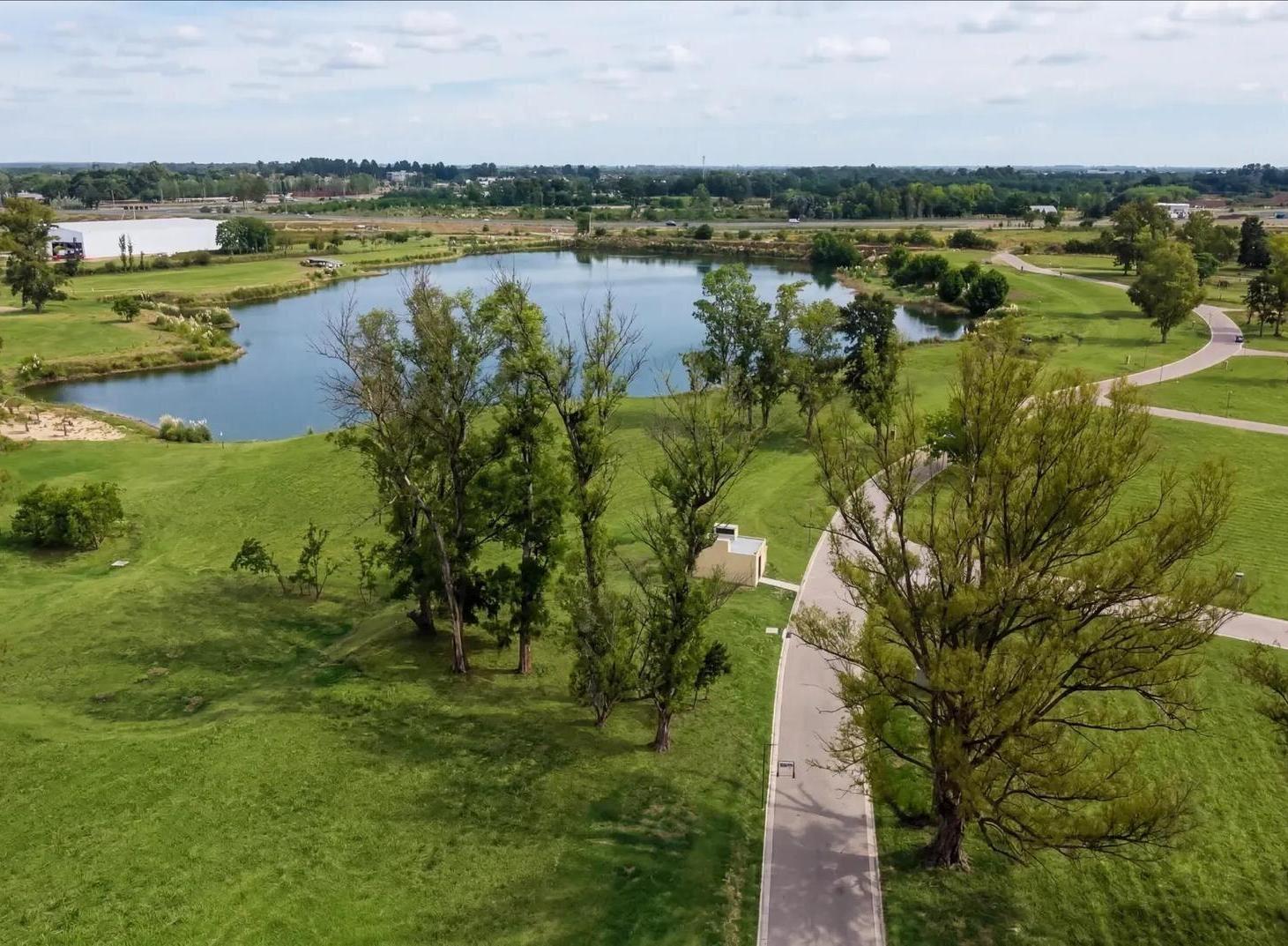 Foto de Terreno en venta en Barrio Aluen, Carlos Spegazzini, con vista al arroyo, imagen 1