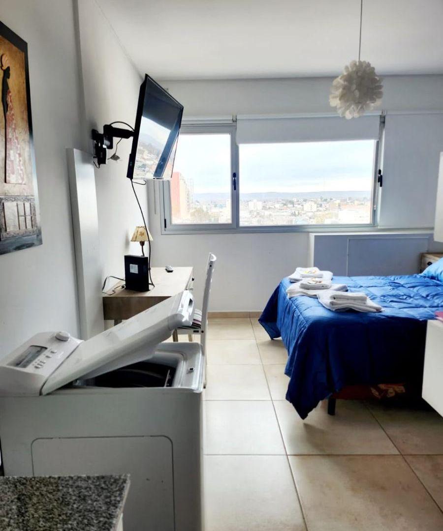 Foto de Monoambiente Amoblado En Venta Pleno Centro De Neuquén. Excelente, imagen 2