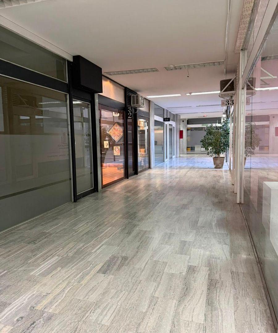 Foto de Oficina- Local En Venta | Galería Jardín Pleno Centro De Neuquén, imagen 2