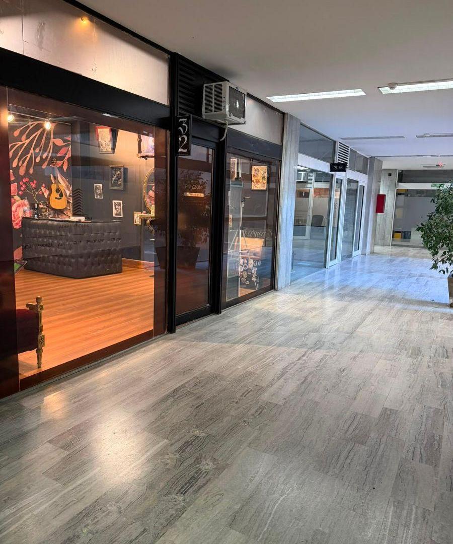 Foto de Oficina- Local En Venta | Galería Jardín Pleno Centro De Neuquén, imagen 3