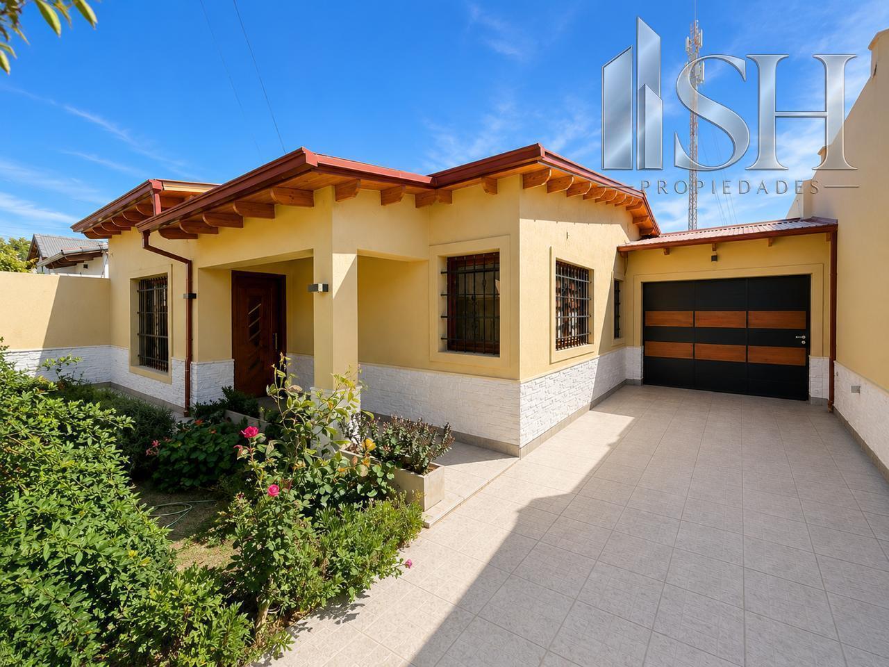 Foto de Venta Casa dos dormitorios Don Bosco al 300 Cinco Saltos Rio Negro, imagen 1