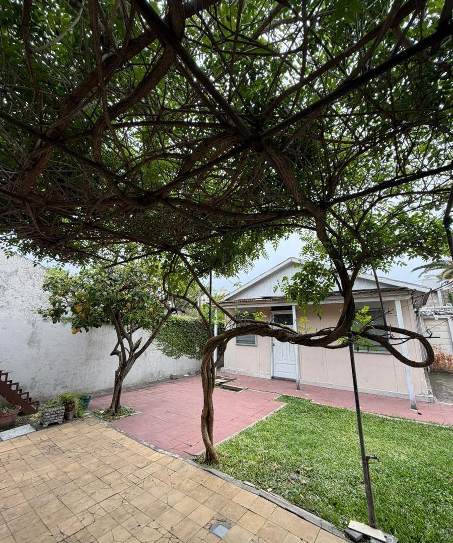 Foto de CASA MULTIFAMILIAR EN VENTA – CASEROS | 6 AMBIENTES CON GARAJE, imagen 2