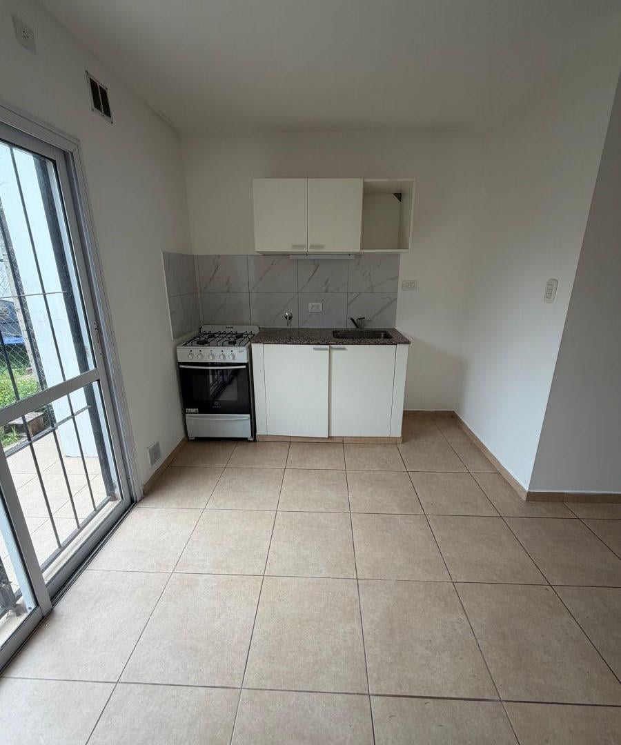Foto de ALQUILO DUPLEX 64 e/ 136 y 137, imagen 3
