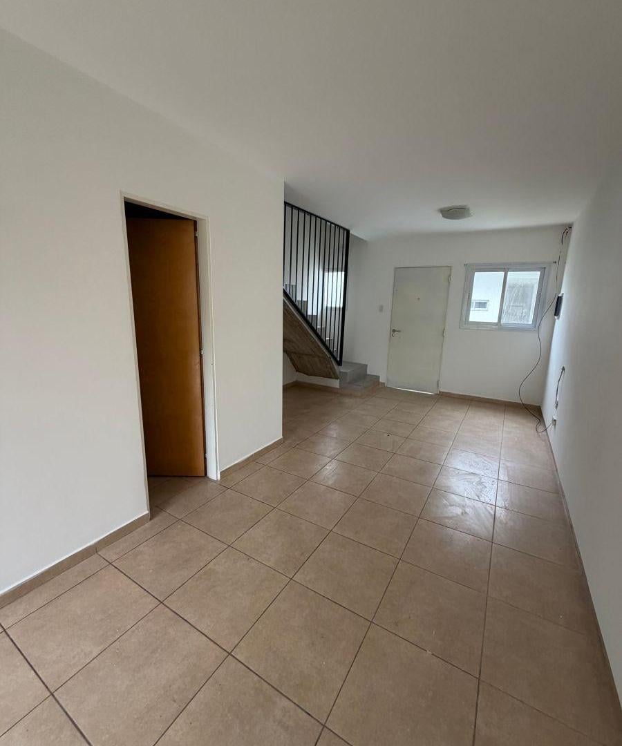 Foto de ALQUILO DUPLEX 64 e/ 136 y 137, imagen 2